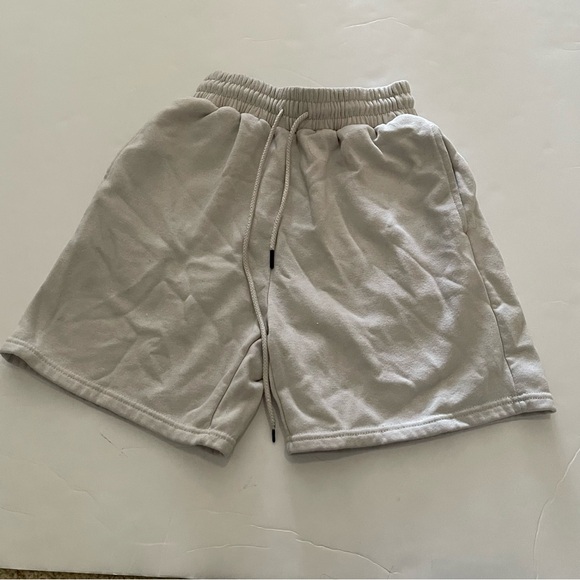 Gray Confortable and Stylish Casual Shorts - Picture 1 of 3